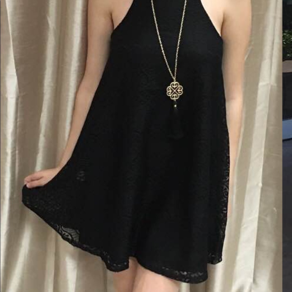 Dress lace halter neck in black